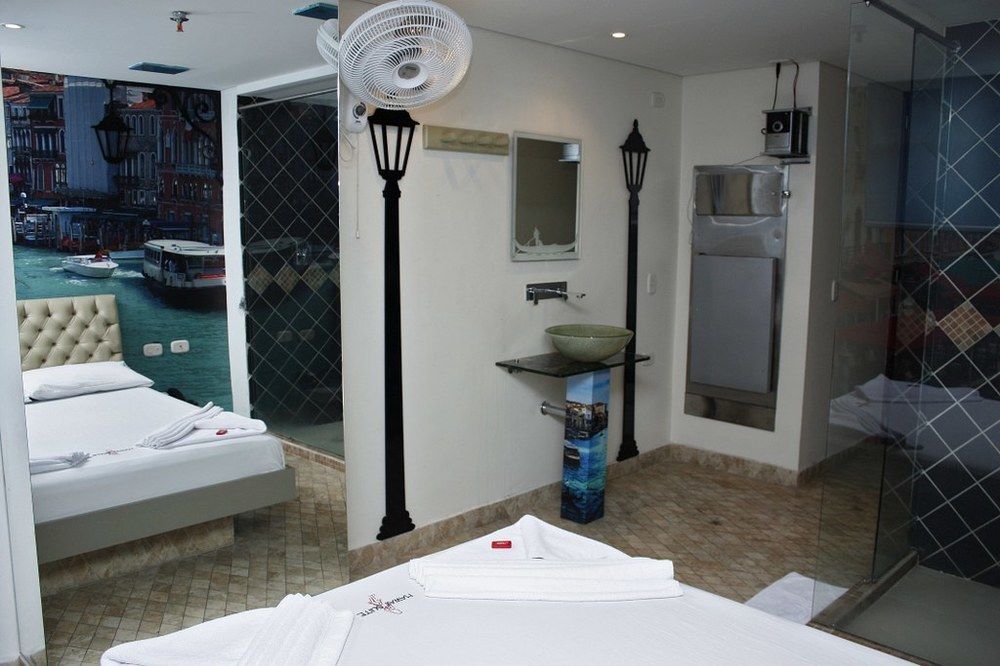 3H Hotel Centro Historico 메딜린 외부 사진