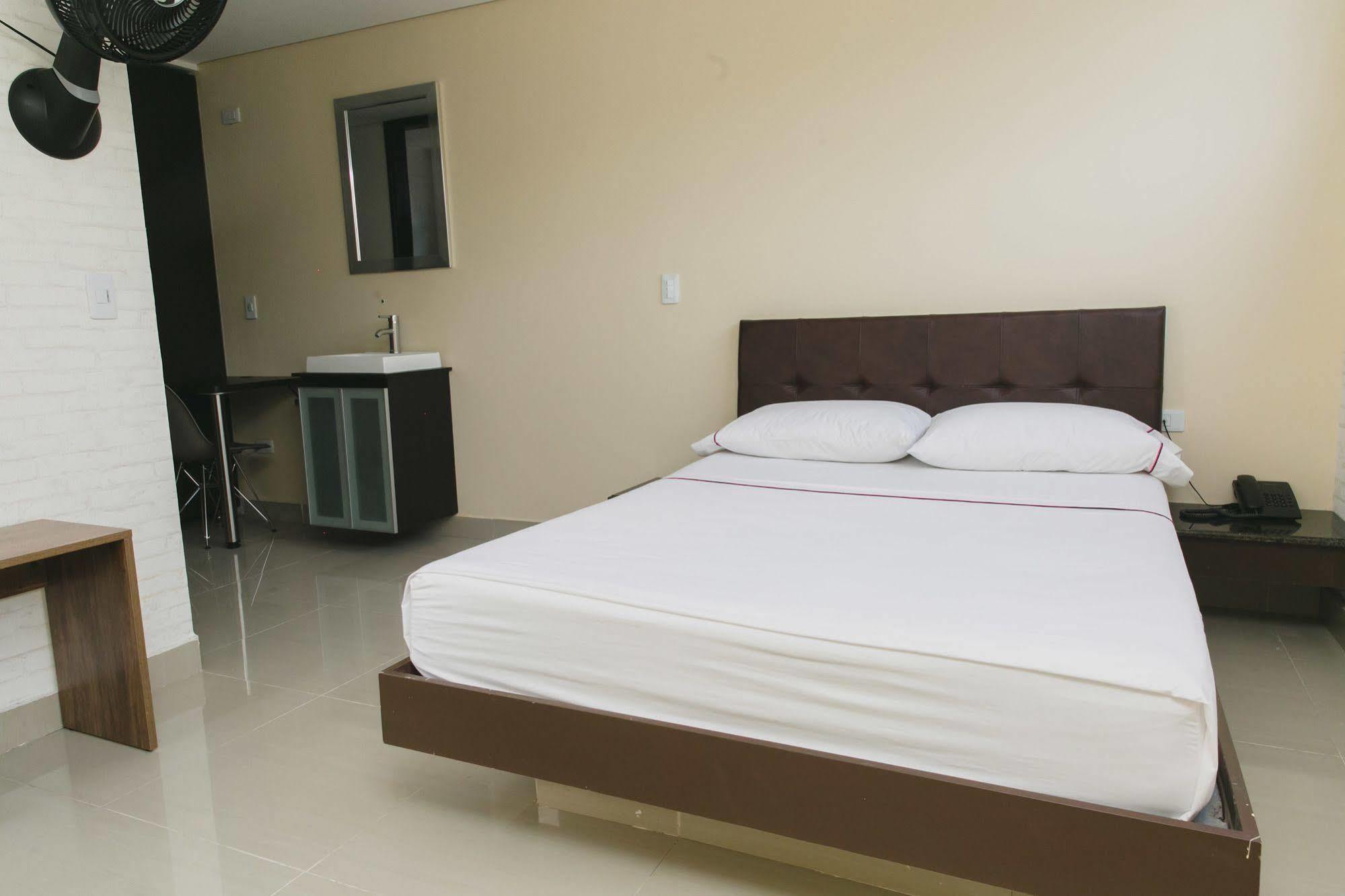 3H Hotel Centro Historico 메딜린 외부 사진